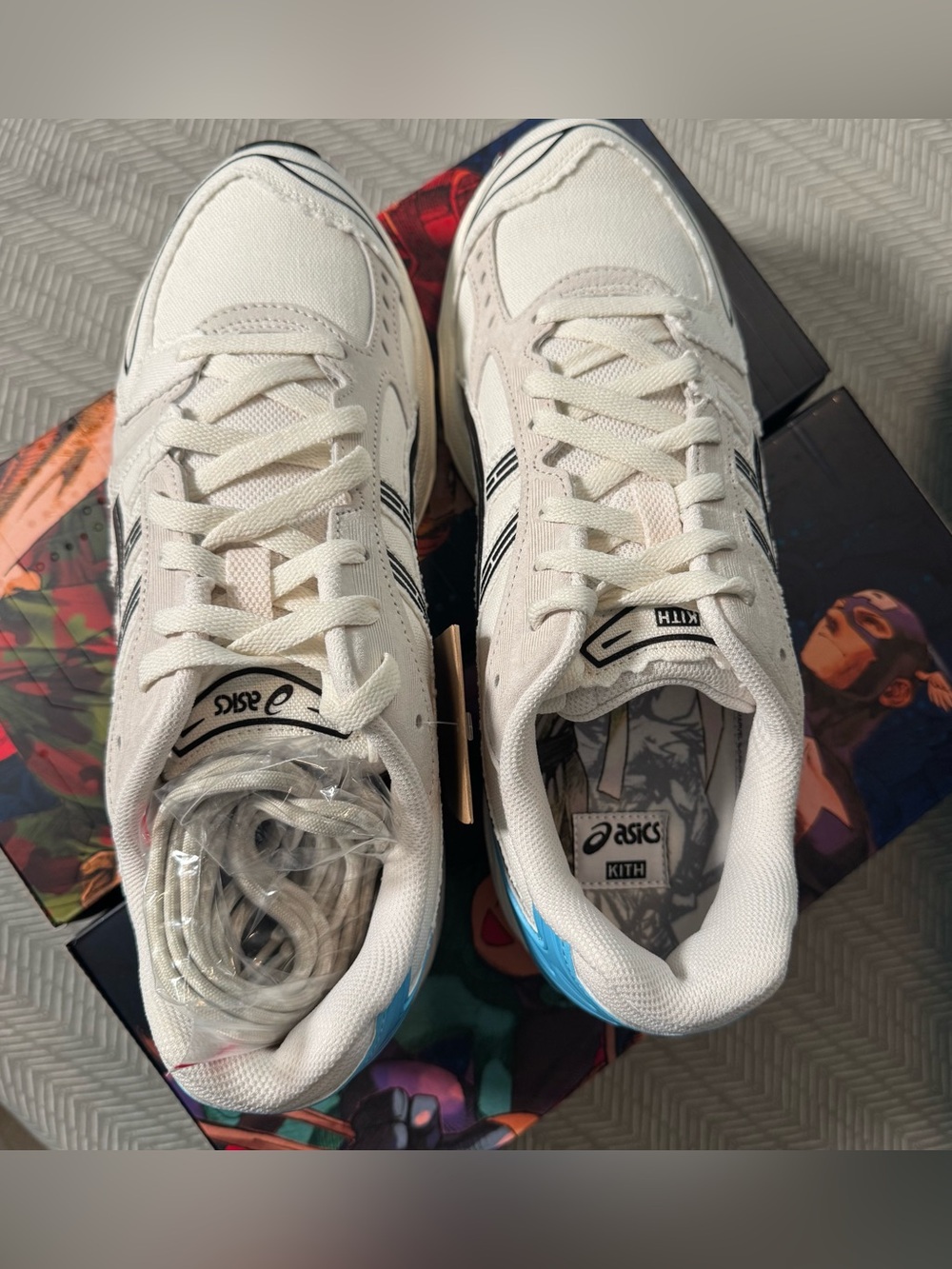 COLLECTIBLE Kith x ASICS MARVEL vs CAPCOM White and Blue Men's Sneakers - Picture 4 of 8